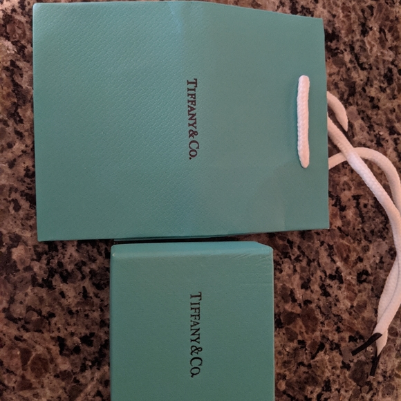 Tiffany Ring - Picture 1 of 4